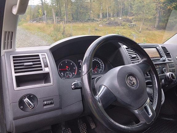 Volkswagen Multivan 18 of 30