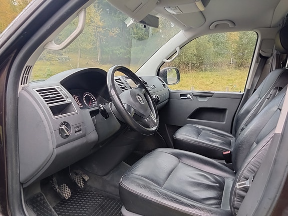 Volkswagen Multivan 27 of 30