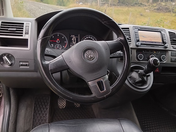 Volkswagen Multivan 19 of 30
