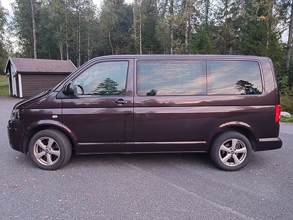 Volkswagen Multivan 13 of 30