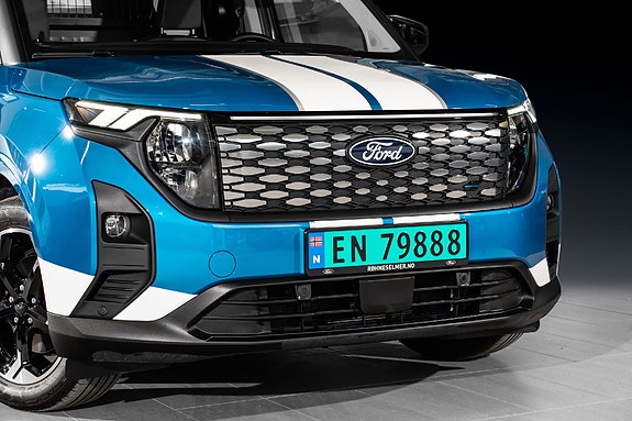Ford E-Transit Courier 2 of 5