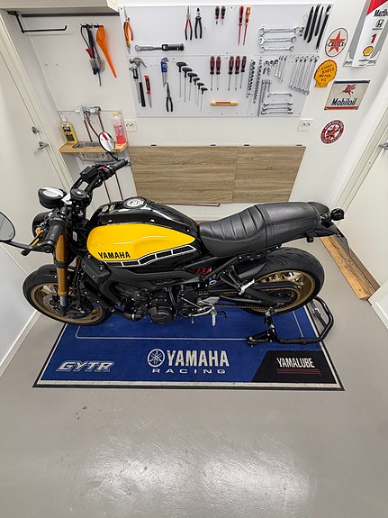 Yamaha XSR 900 3 of 15