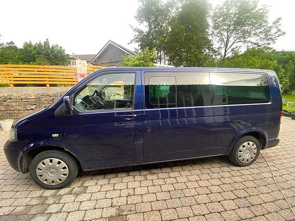 Volkswagen Caravelle 2 of 5