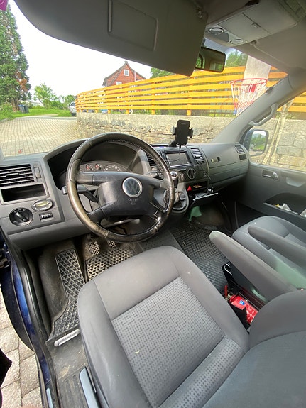Volkswagen Caravelle 3 of 5