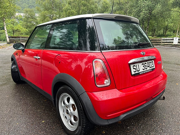 MINI Cooper 4 of 5