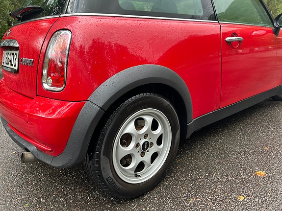 MINI Cooper 2 of 5