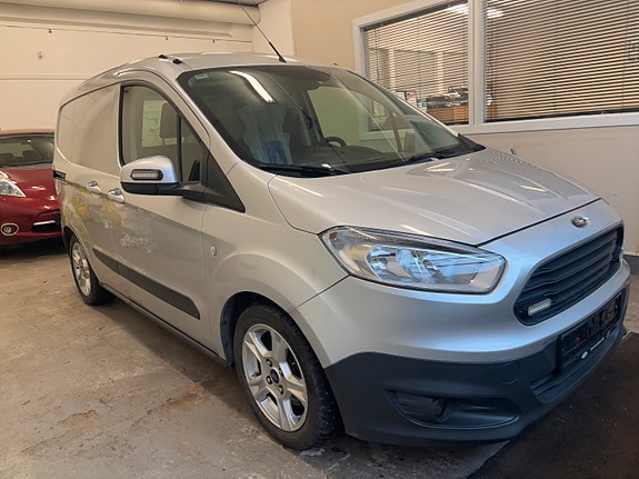 Ford Transit Courier 2 of 5