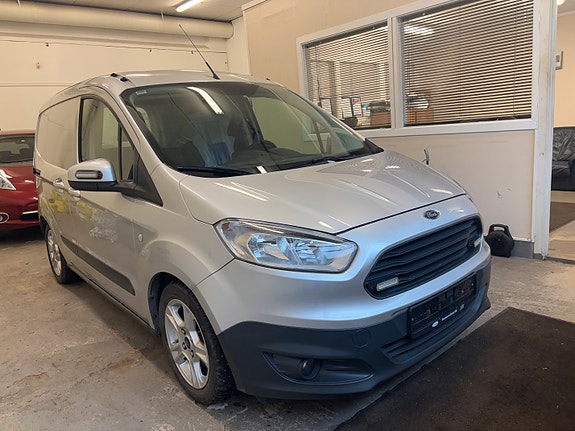 Ford Transit Courier 4 of 5