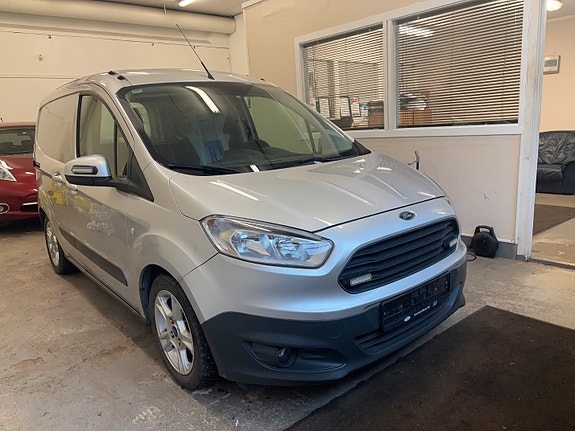 Ford Transit Courier 3 of 5