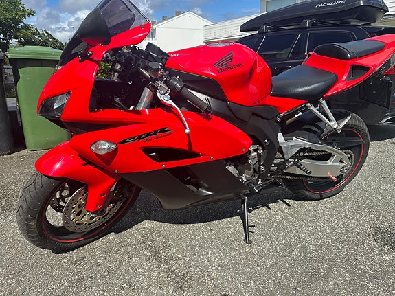 Honda CBR 1000 RR 2 of 11
