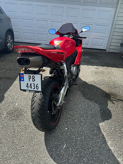 Honda CBR 1000 RR 8 of 11