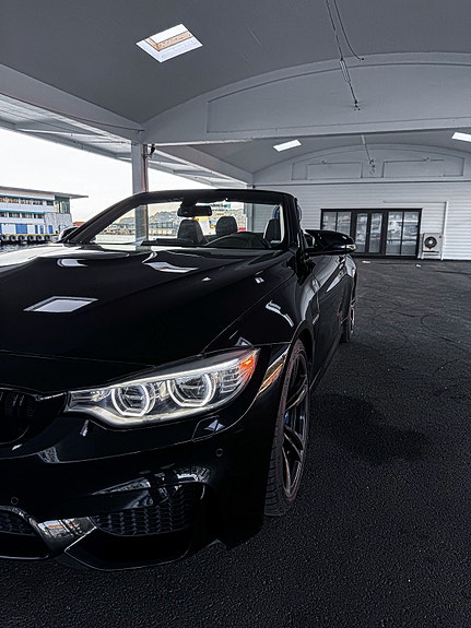 BMW M4 2 of 5