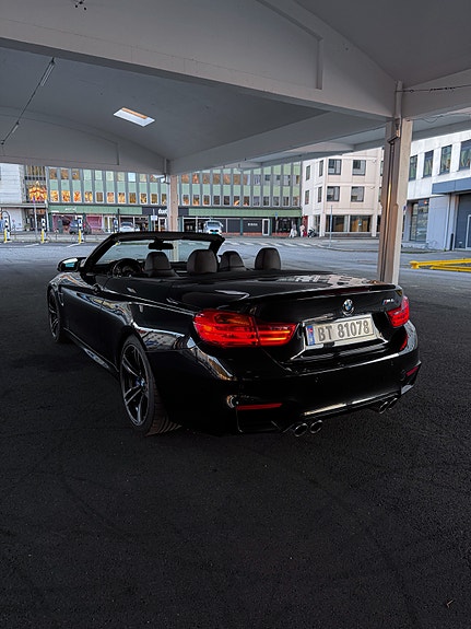 BMW M4 4 of 5