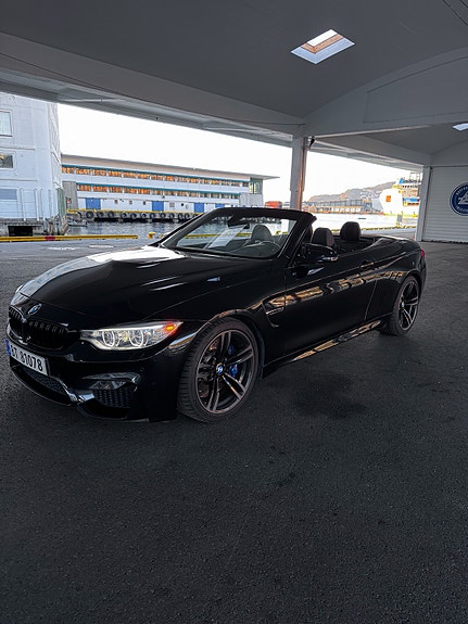 BMW M4 3 of 5