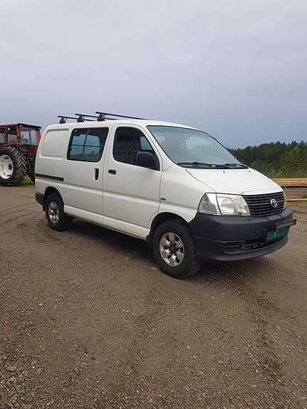 Toyota HiAce 2 of 5