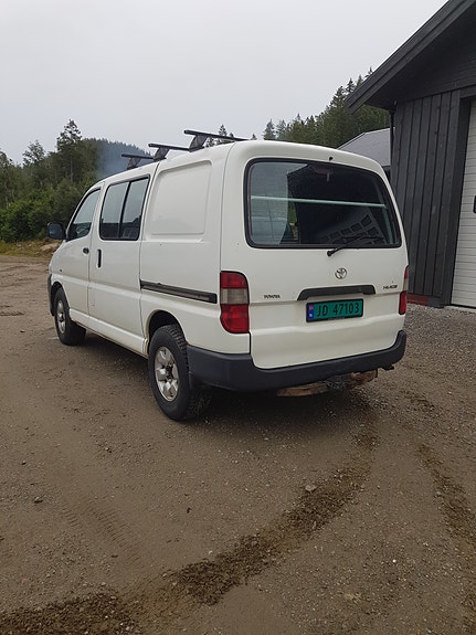 Toyota HiAce 3 of 5