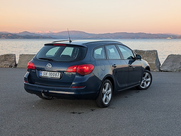 Opel Astra 2 of 5