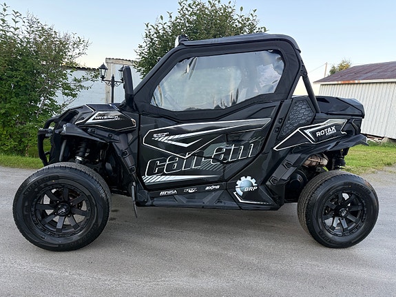 Can-Am Maverick 3 of 5