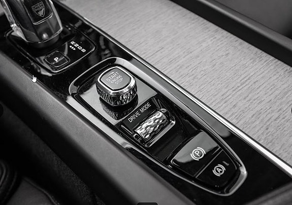 Volvo XC60 13 of 23
