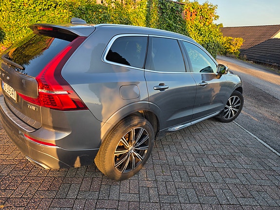 Volvo XC60 2 of 23