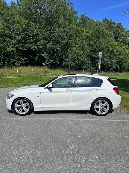 BMW 116i 4 of 5