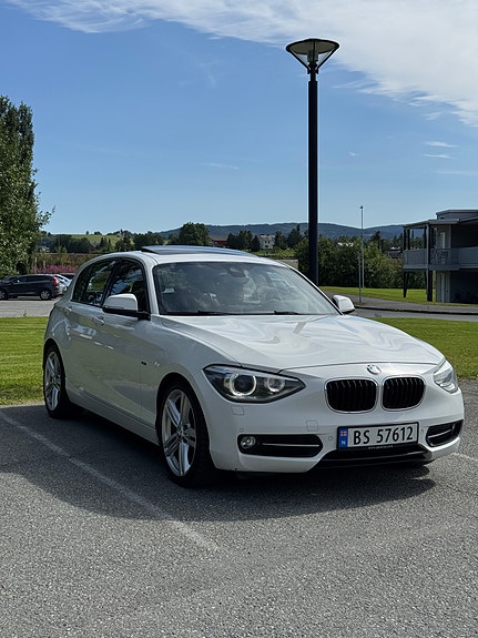 BMW 116i 3 of 5