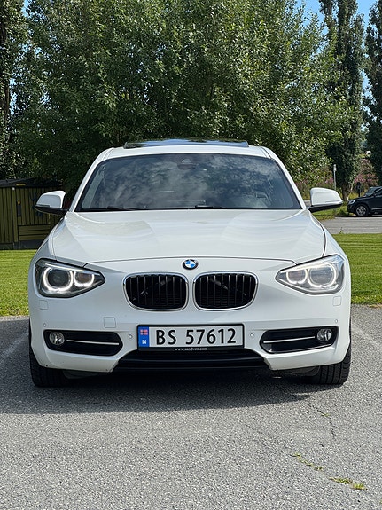 BMW 116i 2 of 5