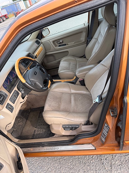 Volvo V70 7 of 11