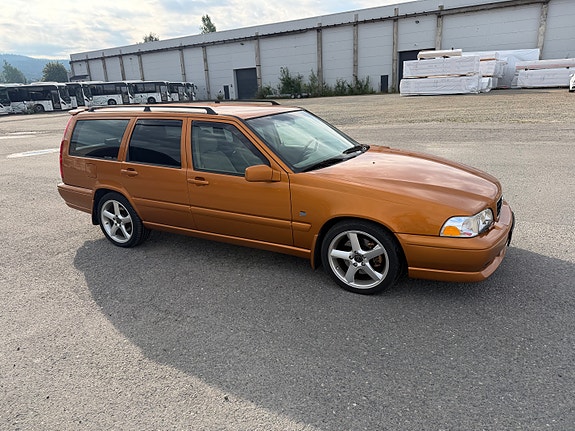 Volvo V70 3 of 11