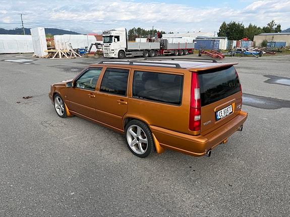 Volvo V70 2 of 11