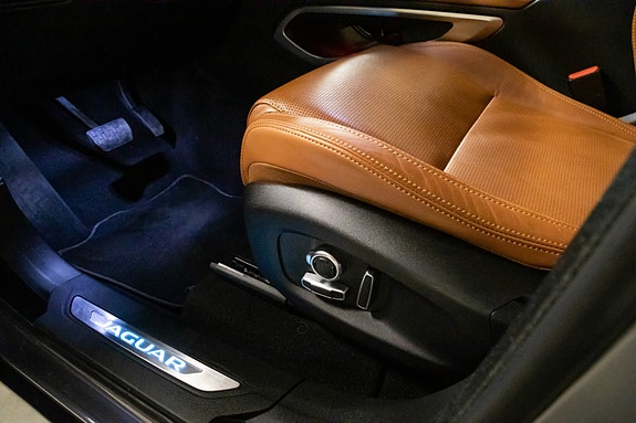 Jaguar F-PACE 17 of 30