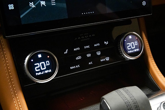 Jaguar F-PACE 28 of 30
