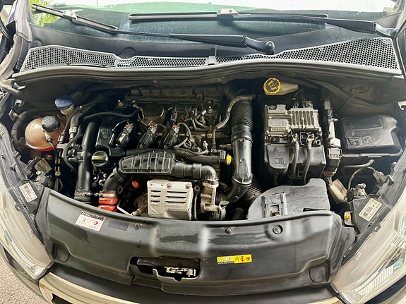 Peugeot 208 10 of 12