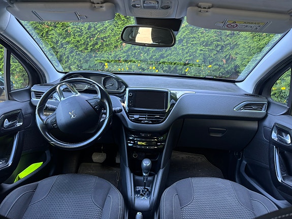 Peugeot 208 5 of 12