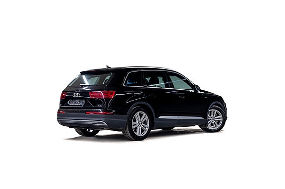 Audi Q7 2 of 5