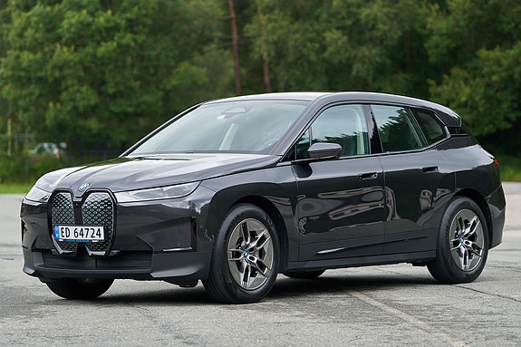 BMW iX 4 of 5
