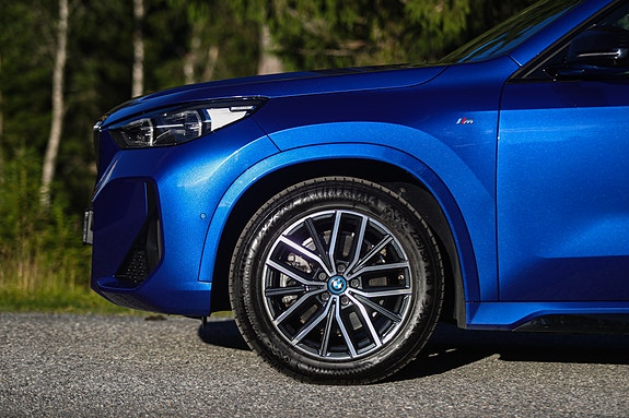 BMW iX1 8 of 30