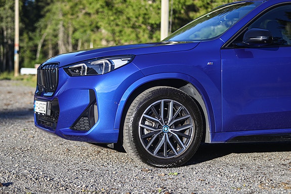 BMW iX1 9 of 30