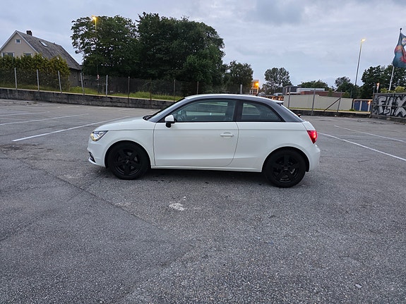 Audi A1 3 of 17