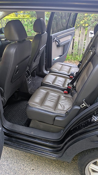 Volkswagen Touran 3 of 5