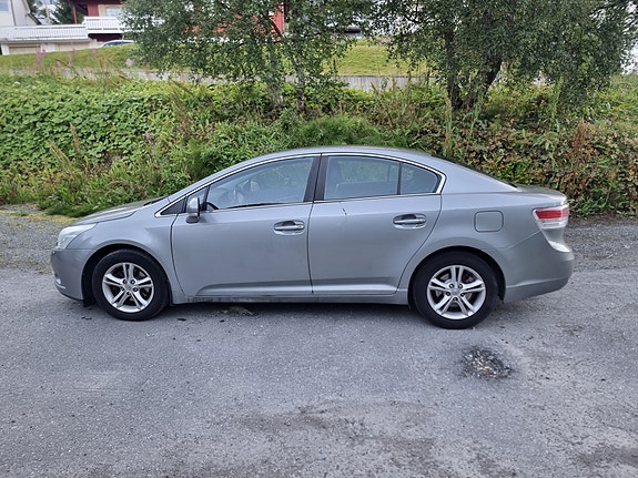 Toyota Avensis 3 of 5