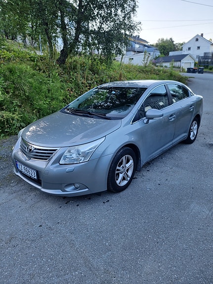 Toyota Avensis 2 of 5