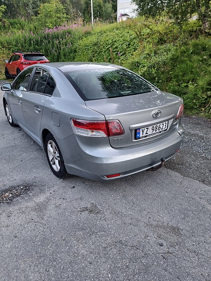 Toyota Avensis 4 of 5