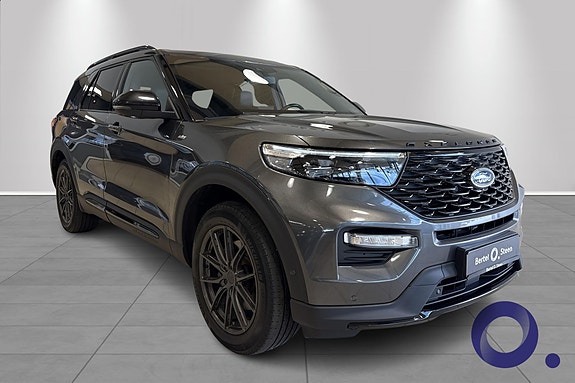 Ford Explorer 3 of 5