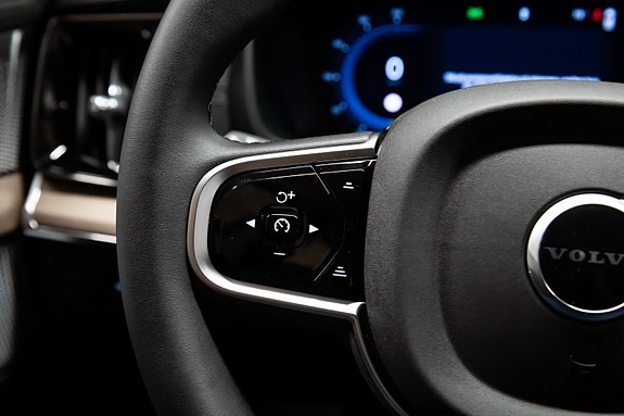 Volvo XC90 30 of 30