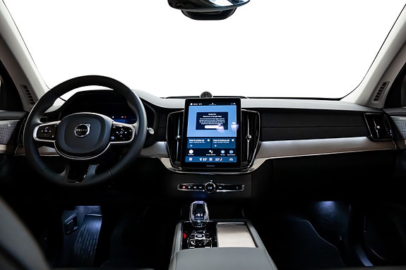 Volvo XC90 4 of 30