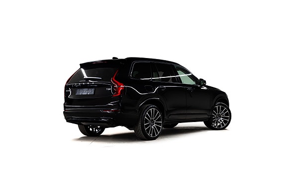 Volvo XC90 2 of 30