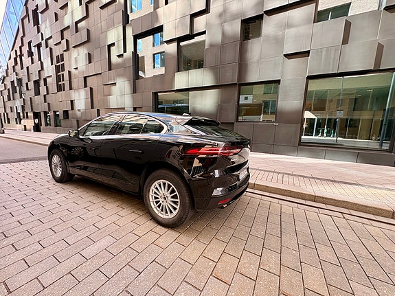 Jaguar I-PACE 10 of 21