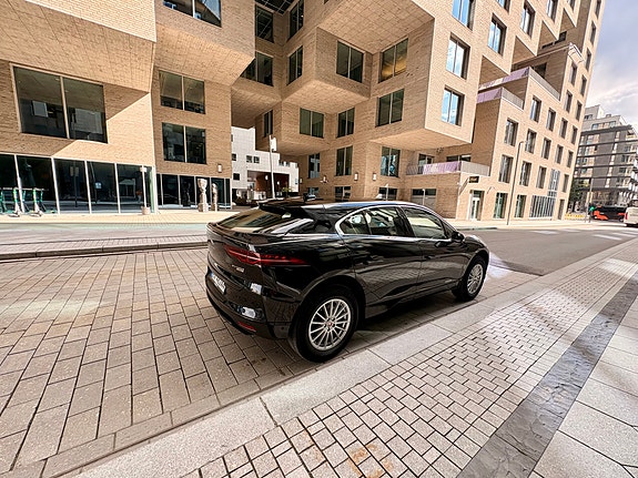 Jaguar I-PACE 12 of 21