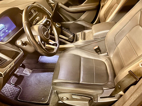 Jaguar I-PACE 17 of 21